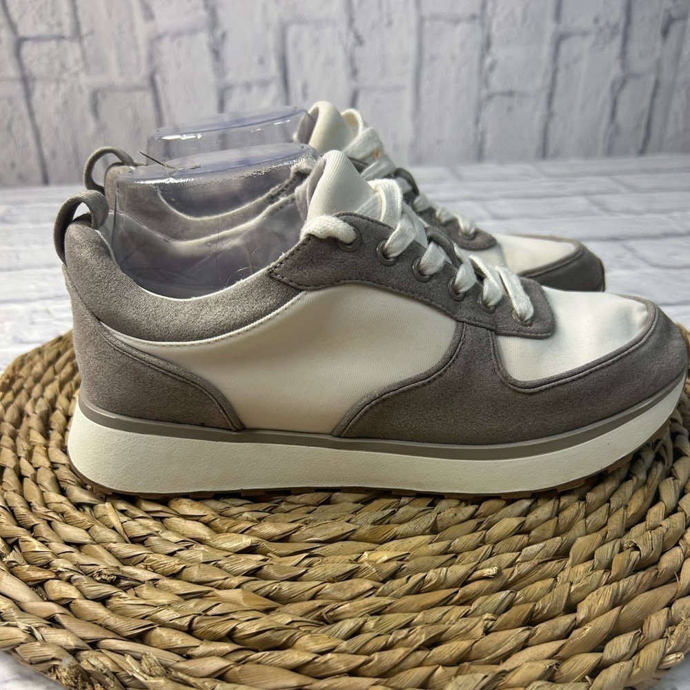 Nordstrom Rack Ladies Stylish Gray and White Sneakers. Size 7. Blokecore.